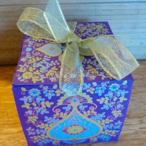 Cube Ribbon box - Purple Heart