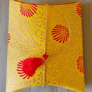 Small pillow box - yellow and red