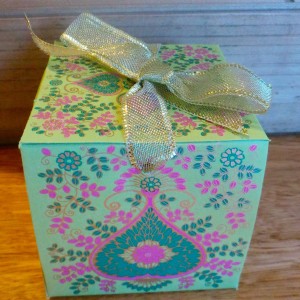 Cube Ribbon Box - Green Heart