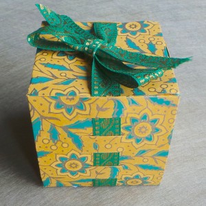 Cube Ribbon Box Yellow and Green